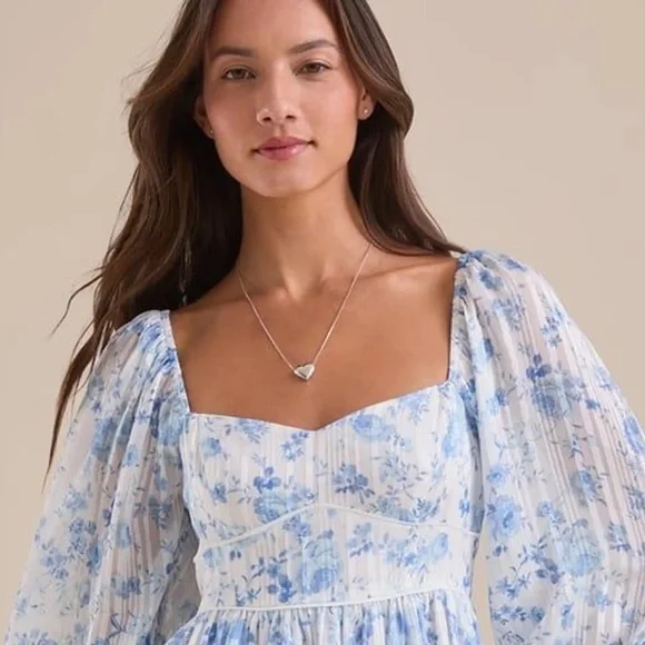 Altar’s State Dress - Picture 4 of 5